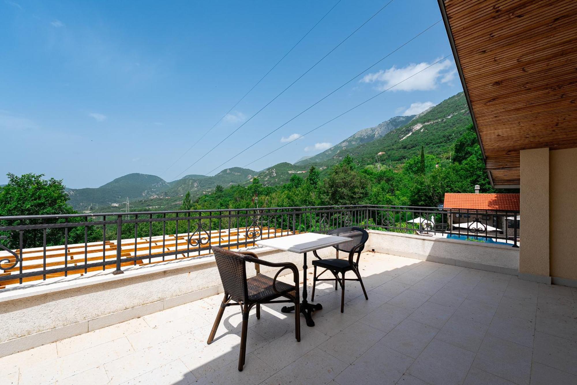 Sunset & Sunrise Villas In Stanisici-Two Villas With Common Pool Будва Екстериор снимка