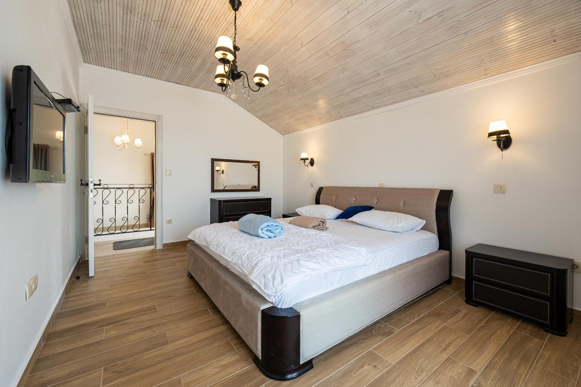 Sunset & Sunrise Villas In Stanisici-Two Villas With Common Pool Будва Екстериор снимка