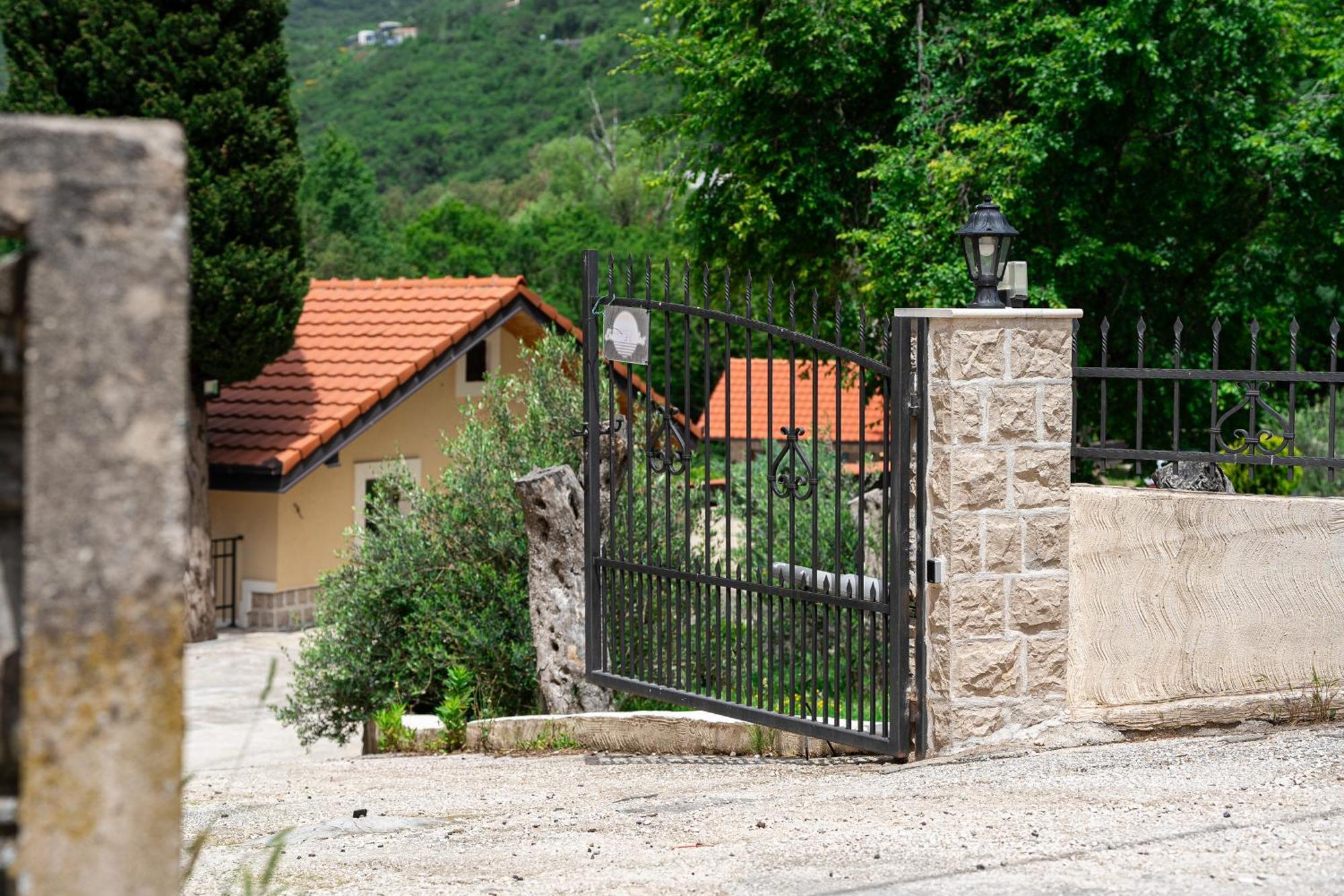 Sunset & Sunrise Villas In Stanisici-Two Villas With Common Pool Будва Екстериор снимка